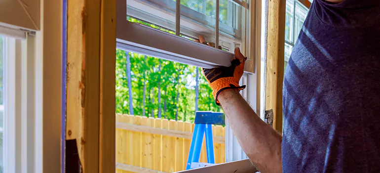 >Bay Window Curtain Rail Track in Vaughan, Ontario